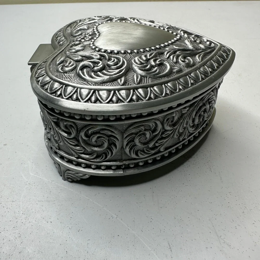 Vintage Heart Shape Silver Tone Embossed Floral Velvet Lined Jewelry Trinket Box